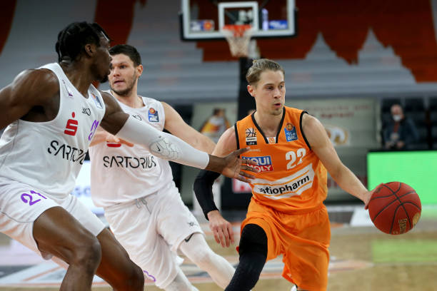 和坚定的自 和坚定的自