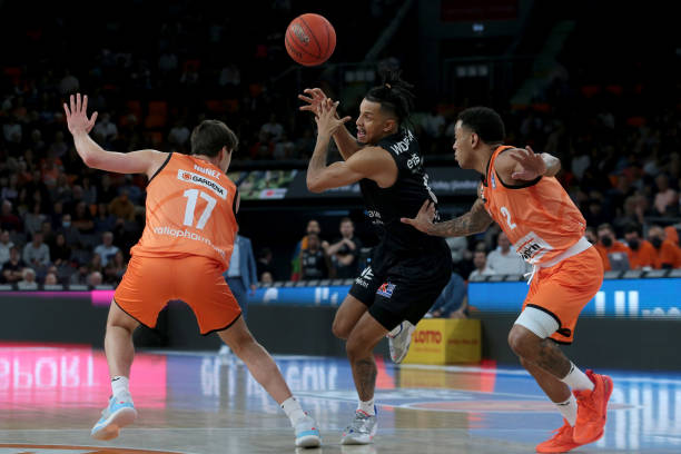 赵继伟受到 赵继伟受到